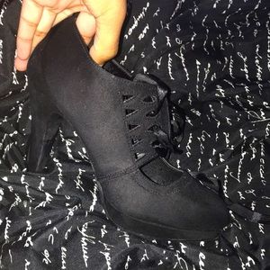 Black Lacey heels size 6 1/2